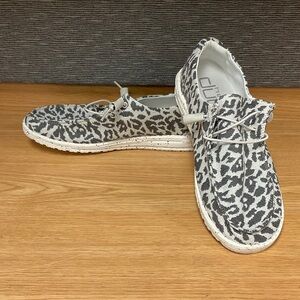 Hey Dude Wendy 11 Gray and White Patterned Casual Shoes NWOT